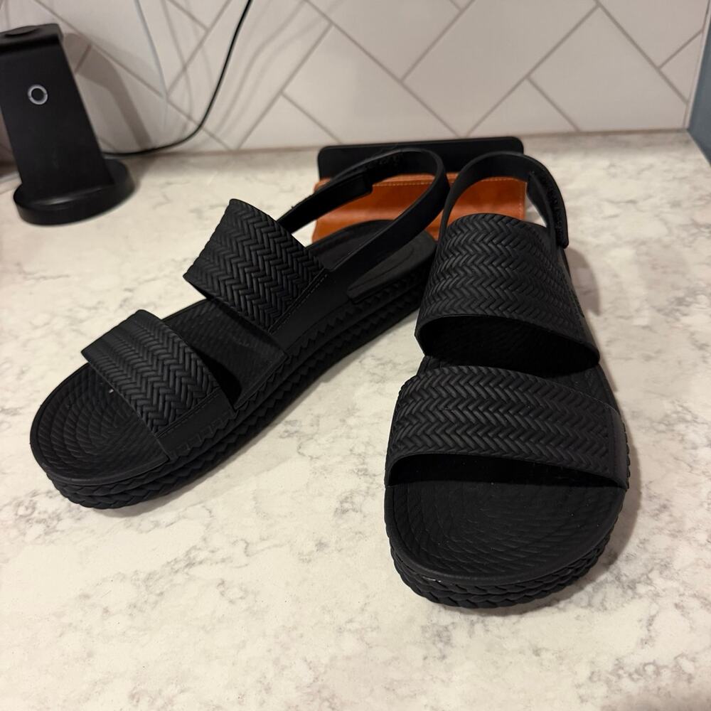 Reef Black Strap Sandals Size 9